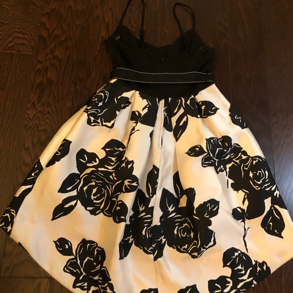 High-Low Black/white/Red Dress - Size 5/6 - Picture 5 of 6